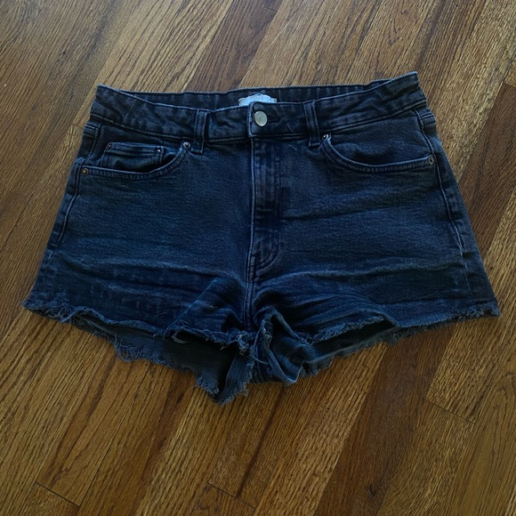 H&M Black Denim Jean Shorts - Picture 1 of 8